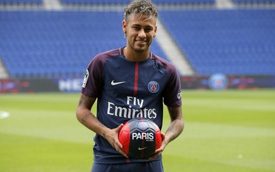 金博电竞独家-凯恩德甲金靴奖感言落泪